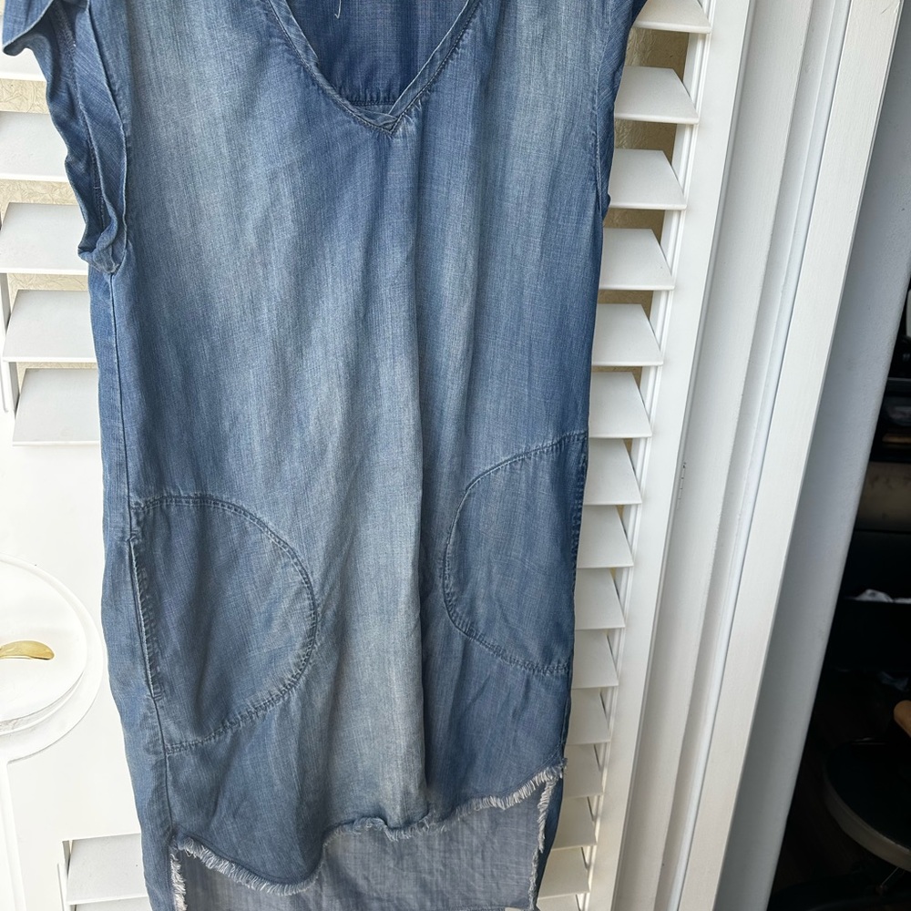 Cloth & Stone. Denim distressed dress. Below the knees.